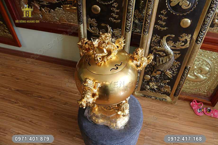 đỉnh quả b&oacute;ng d&aacute;t v&agrave;ng